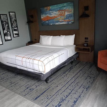 La Quinta Inn & Suites By Wyndham Бардстаун Екстериор снимка