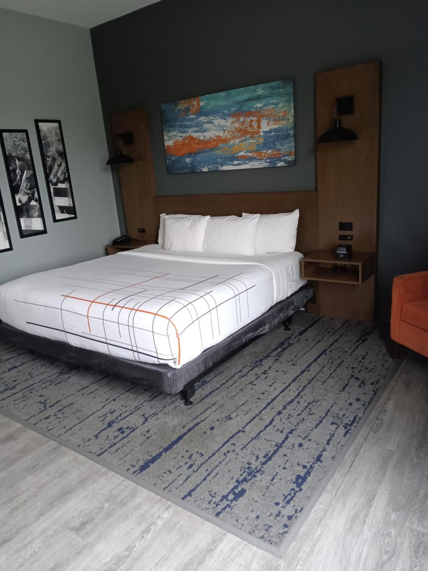 La Quinta Inn & Suites By Wyndham Бардстаун Екстериор снимка